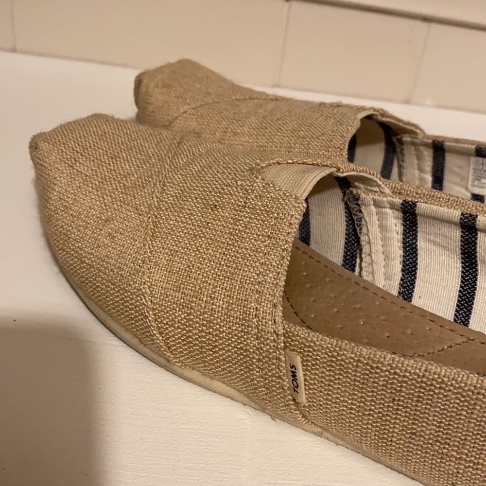Toms - Picture 5 of 6